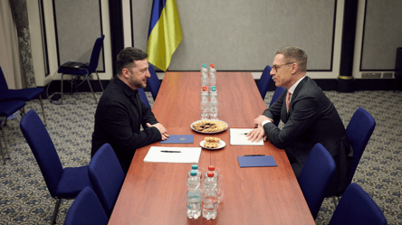 Зеленський обговорив із Стуббом наявні можливості в перемовинах - 290x160
