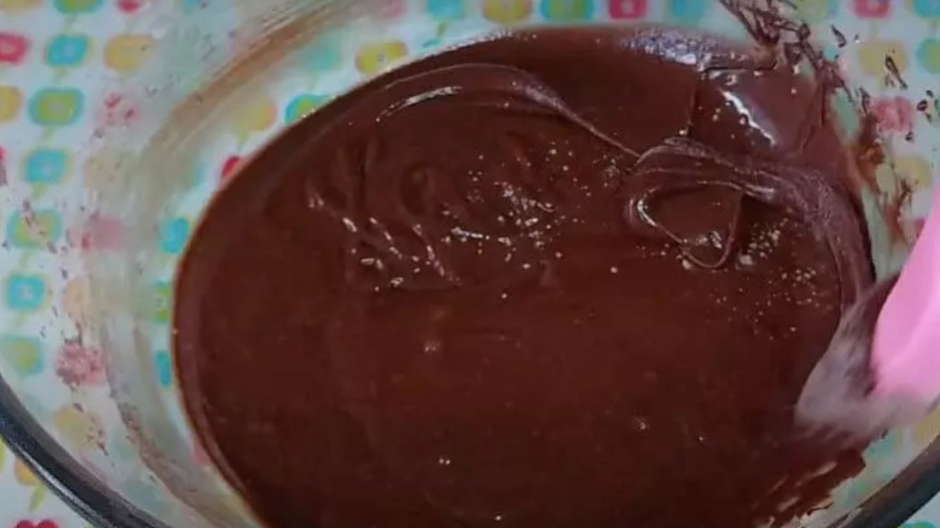 простий смачний торт в міру вологий 