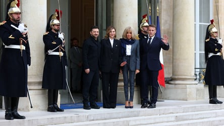 Макрон із дружиною прийняли першу леді України у Парижі — відео - 285x160