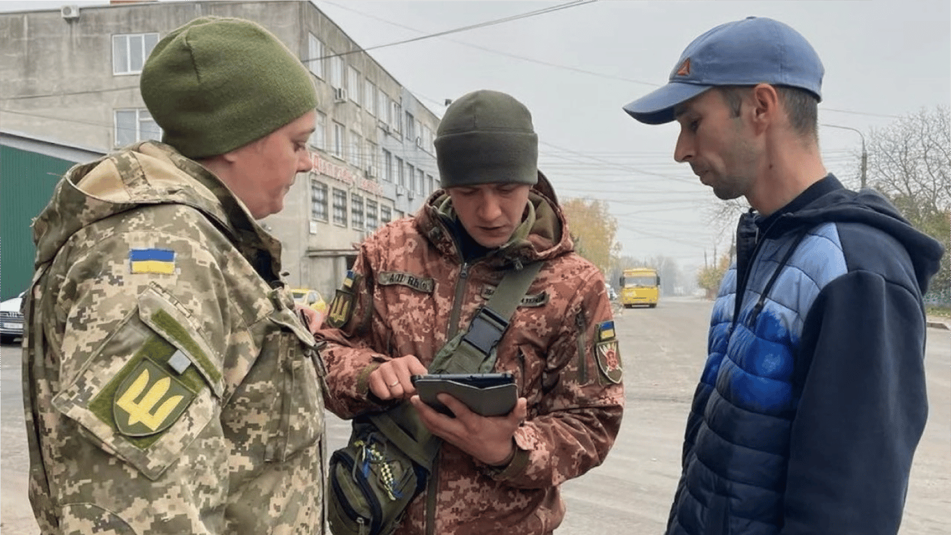 На Чернігівщині чоловік виставляв фото про діяльність ТЦК — яке рішення суду