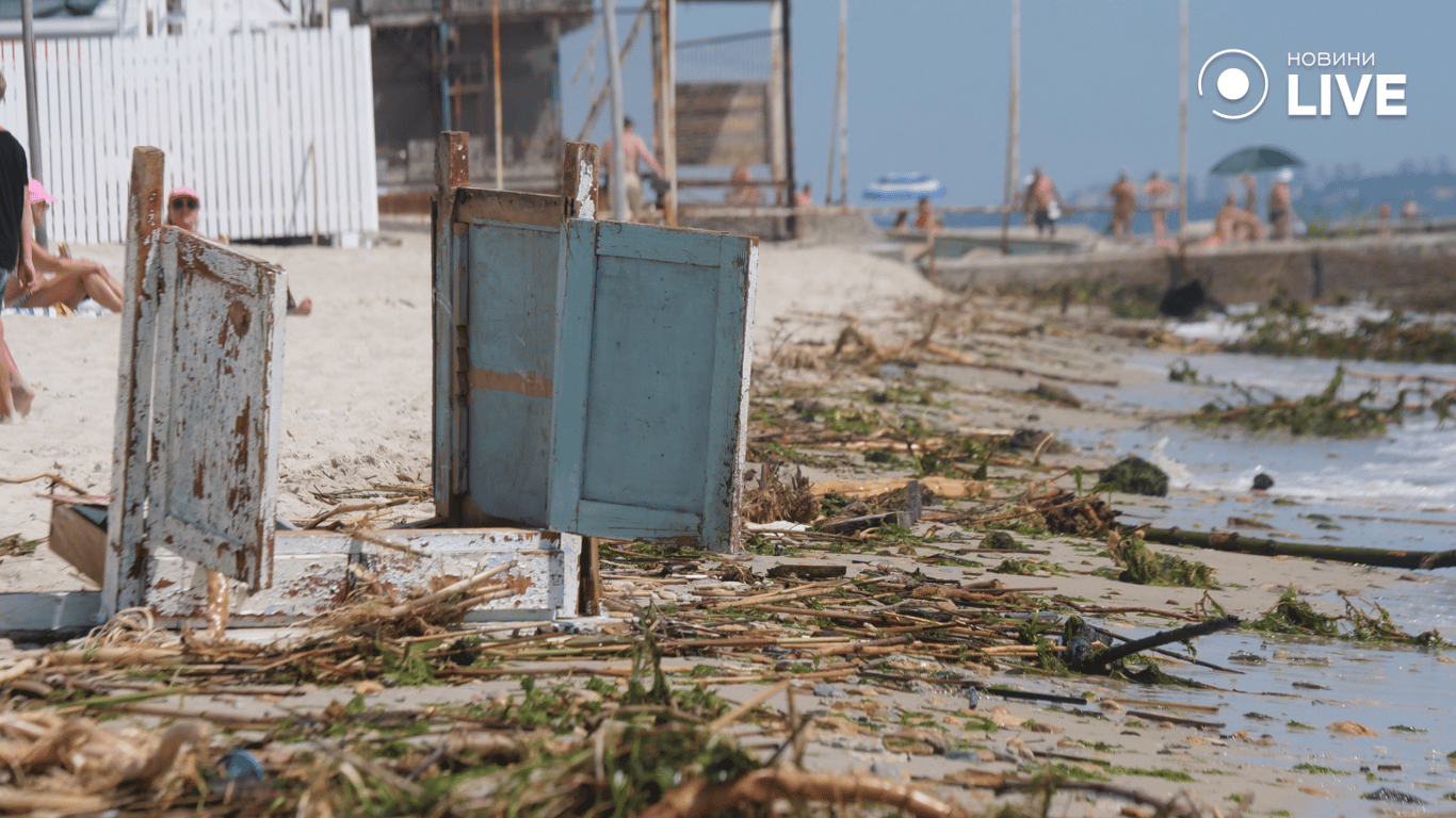 Сміття на узбережжі