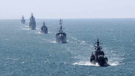 Угроза возросла: сколько кораблей РФ на дежурстве в Черном море - 285x160
