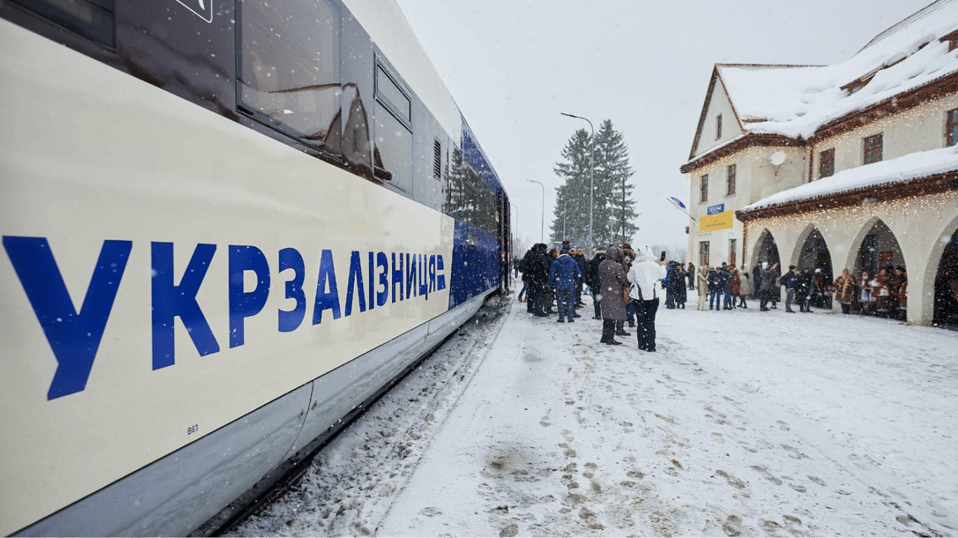 Укрзализныця назначила дополнительный эвакуационный поезд
