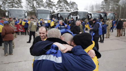 Стан військових після полону: як діяти, аби не нашкодити - 285x160