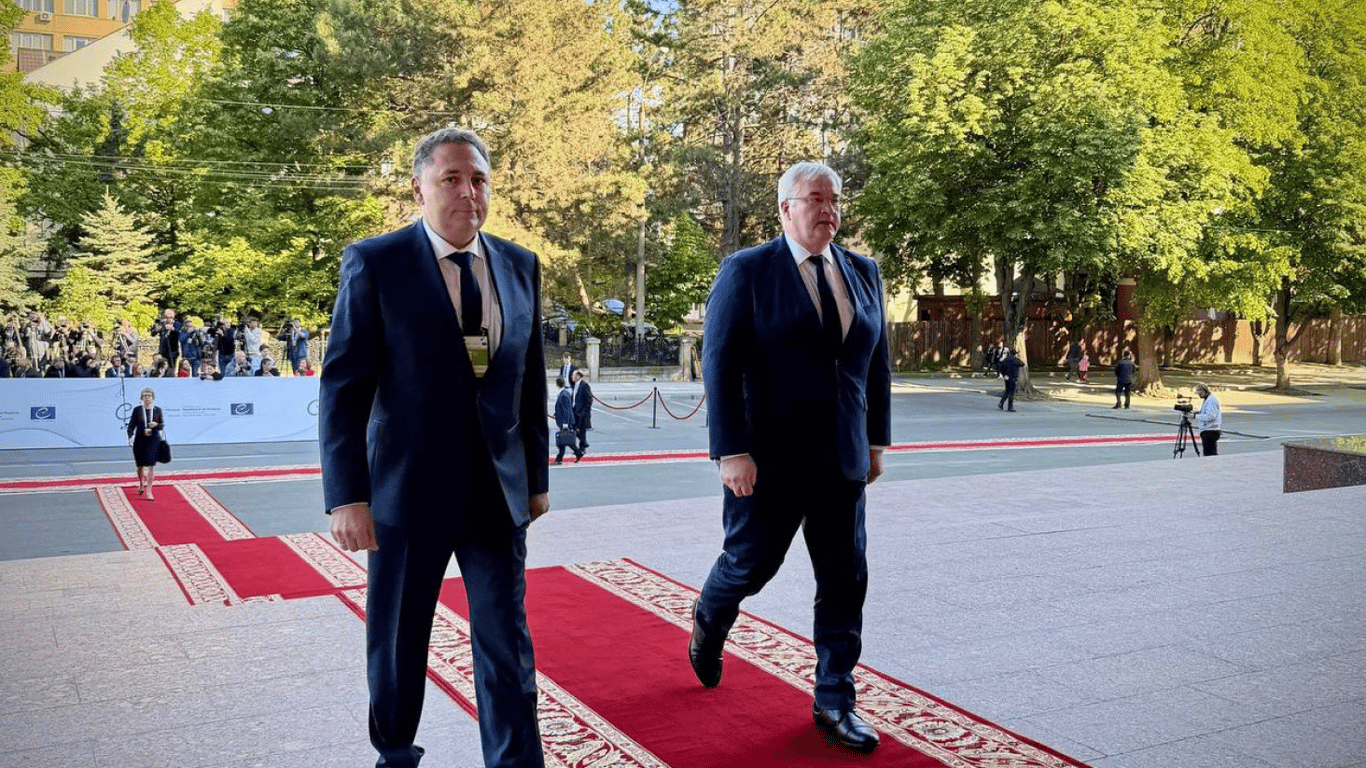 Робота над запуском Спецтрибуналу: візит Сибіги до Молдови