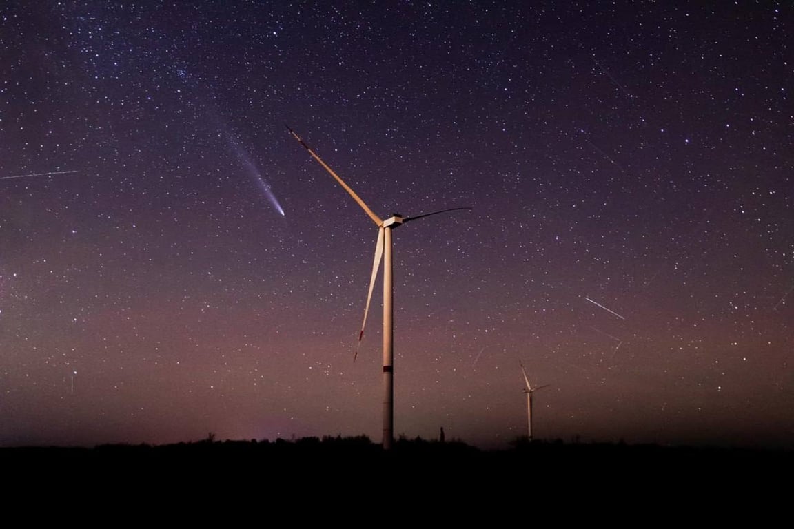 Комета у небі над Краматорськом