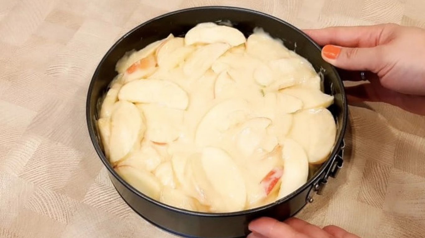 быстрая шарлотка за 15 минут