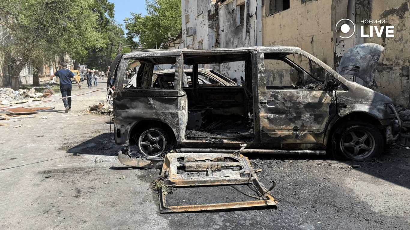 Все, що залишилося від будинку в Одесі після обстрілу - фото 8