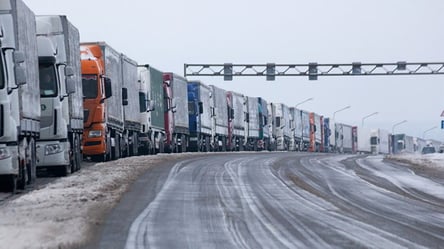 На кордоні з Польщею у чергах стоять 2600 вантажівок, — ДПСУ - 285x160