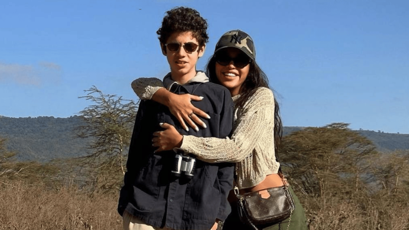 Выше мамы — Санта Димопулос показала 15-летнего сына от Джеджулы