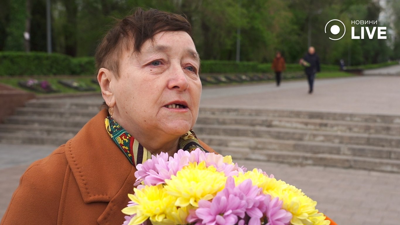 9 травня в Одесі — Алея Слави потопає у квітах - фото 1