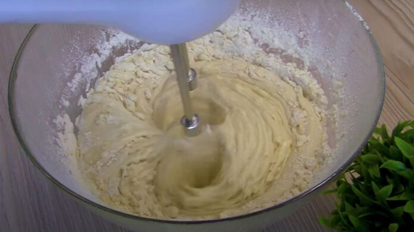 рецепт пирога Завиток, знадобиться всього 2 яблука