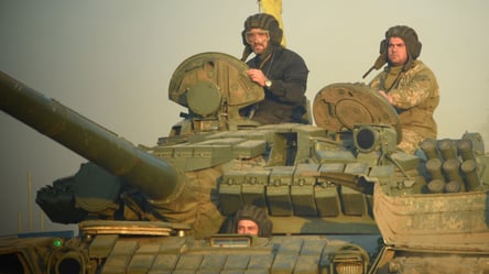 В Минобороны показали поединок украинских танкистов и российских противотанкистов - 285x160