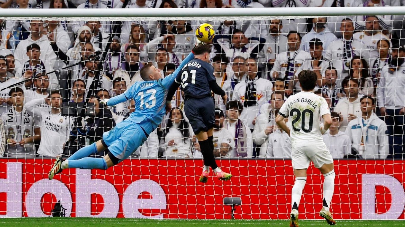 Андрей Лунин