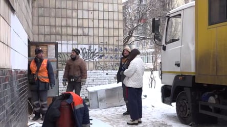 Киев без света и тепла — ремонтники и волонтеры спасают город - 304x171