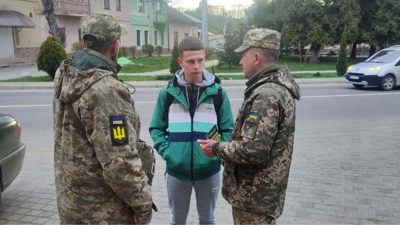 Що не варто розповідати працівнику ТЦК — пояснення юриста