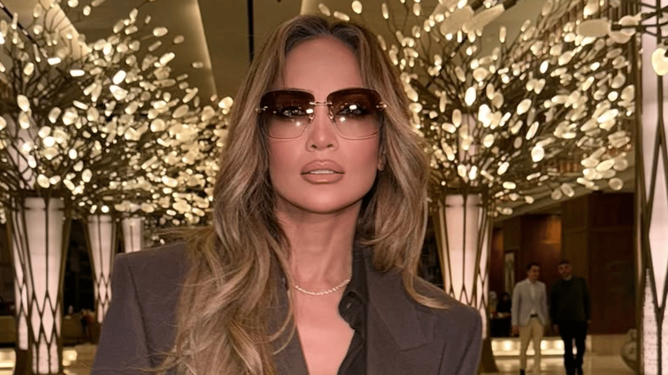 How to wear Mocha Mousse in 2025 like J. Lo