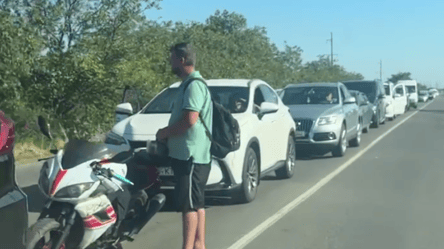 Дорога до кордонів — траса Одеса-Рені стоїть у заторах - 285x160