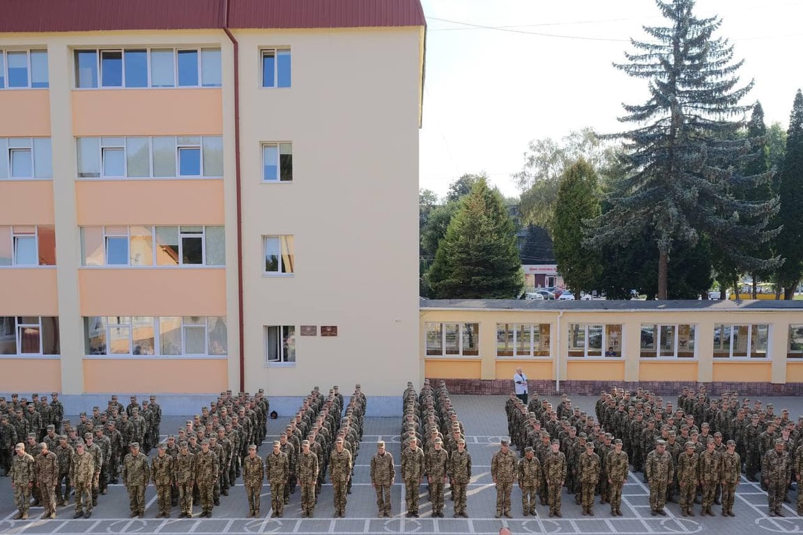 Вперше за всю історію — у Львівському ліцеї імені Героїв Крут навчатимуться дівчата - фото 8