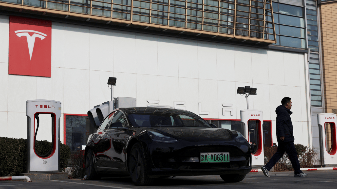 Ціни на електрокари Tesla знизились — скільки коштують авто зараз