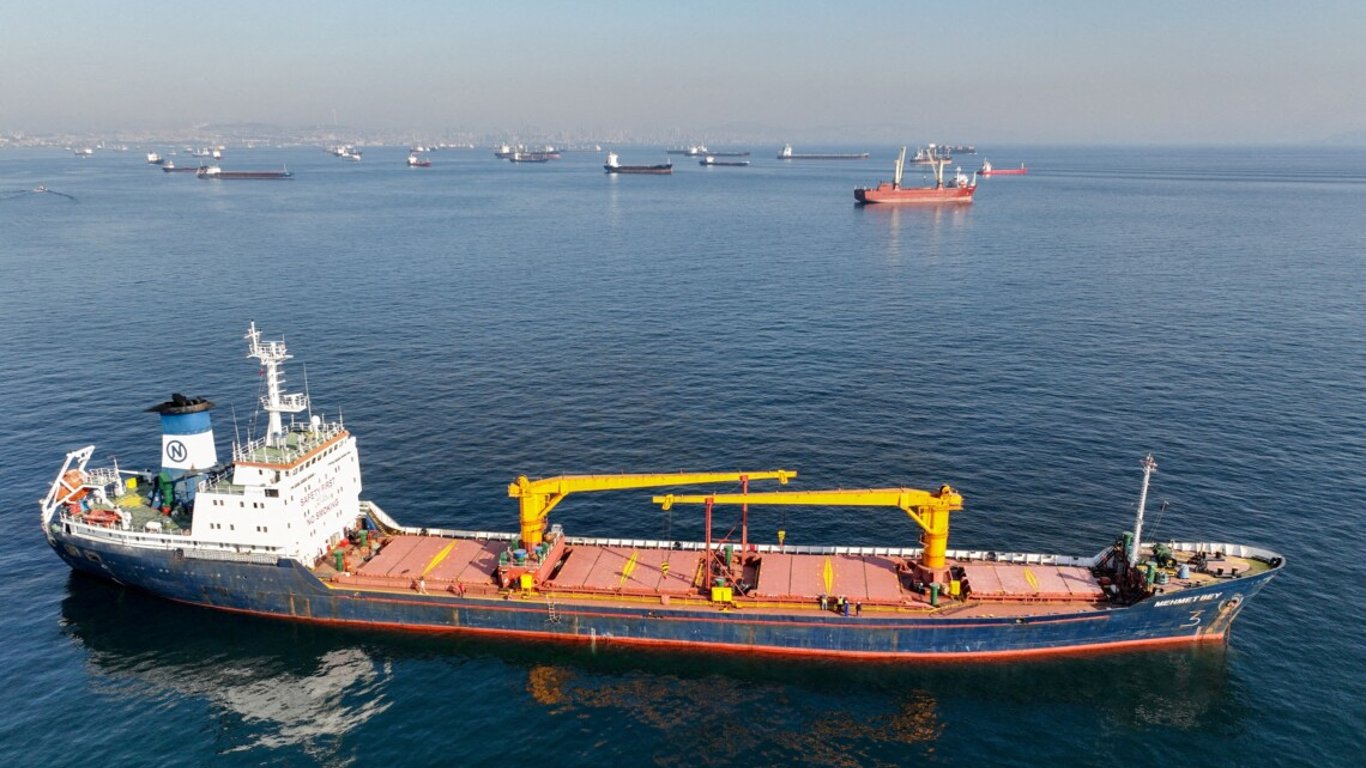Работа зерновых коридоров в Черном море — сколько кораблей на загрузке
