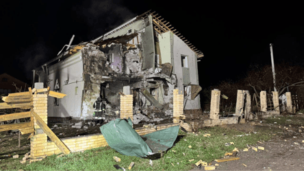 Росіяни атакували житлові будинки на Київщині — є постраждалі - 290x166