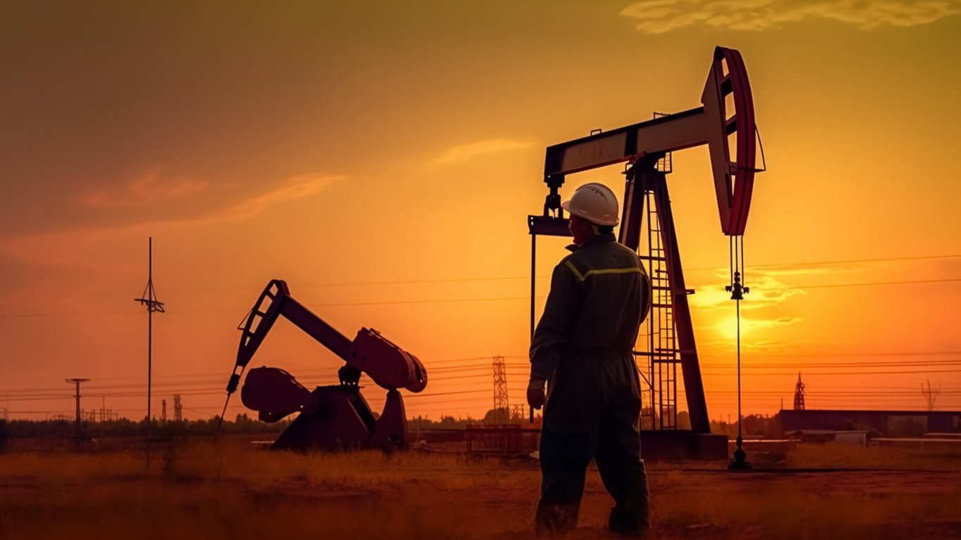 Цена на нефть превысила 85 долларов за баррель впервые с 7 ноября
