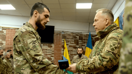 Сырский вручил награды украинским военным - 304x171