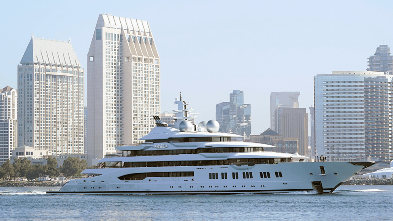 На утримання йдуть мільйони — США хочуть продати супер'яхту росолігарха Керімова