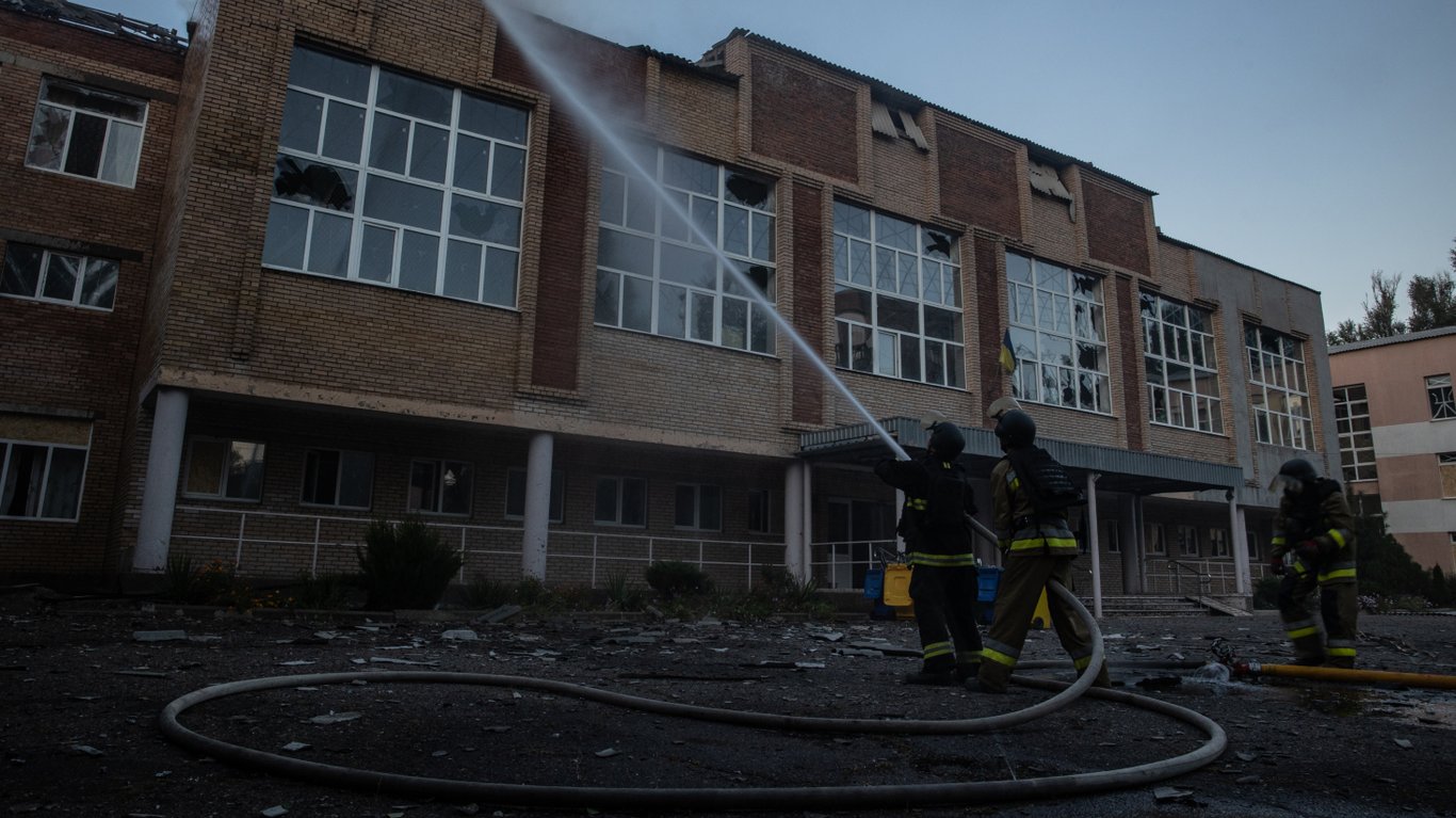 Окупанти 15 разів атакували Краматорськ — били по рятувальниках - фото 2