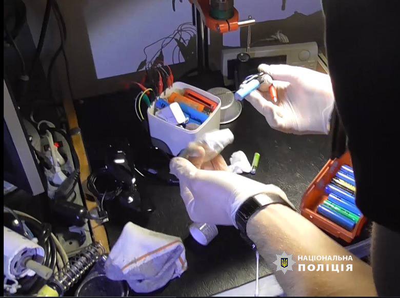 закладывал взрывчатку в авто ВСУ в Киеве