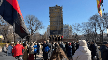 Киевляне вышли на акцию памяти Тараса Шевченко — видео - 290x166