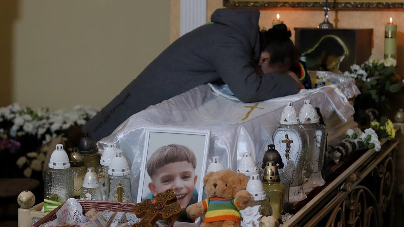 В Коломыи простились с 5-летним мальчиком, который впал в кому и скончался