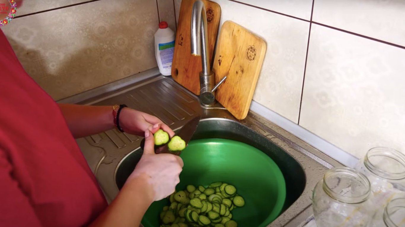 салат з огірків на зиму 