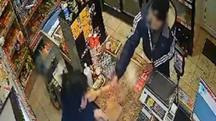 На Київщині продавчиня відлупцювала палицею нападника у магазині - 285x160