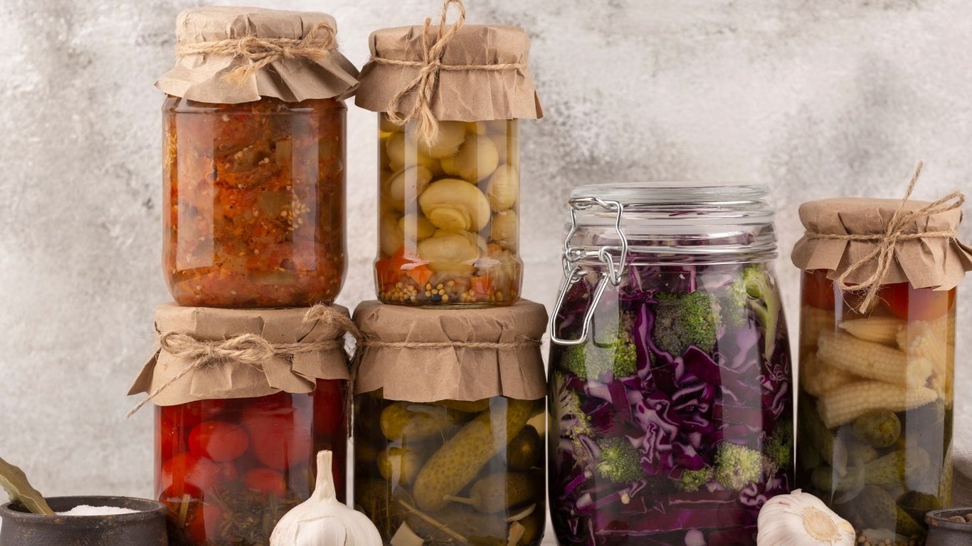 зачем на самом деле нужно переворачивать банки с консервацией