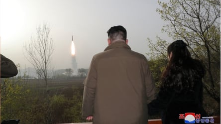 КНДР уперше випробувала нову ракету для ядерної контратаки: що сказав Кім Чен Ин - 285x160