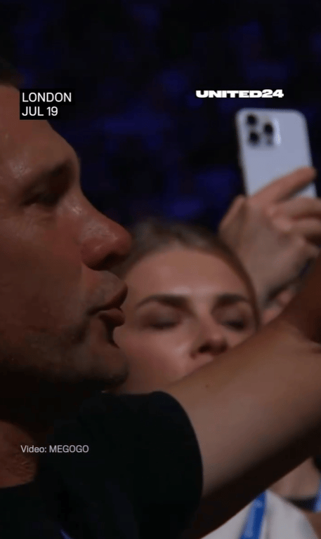 Футболисты на поединке Усик – Дюбуа