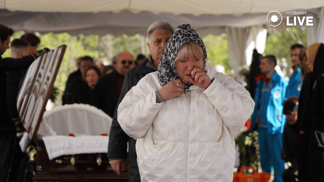 Поховання померлого депутата Олександра Іваницького