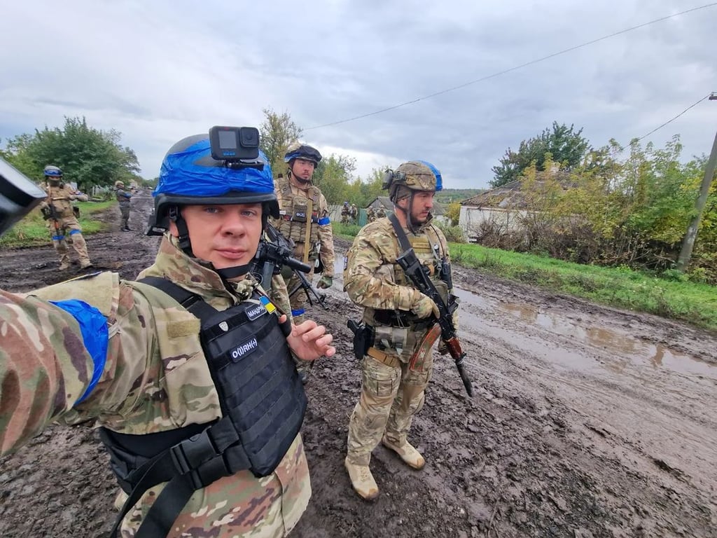 Дмитрий Комаров почтил память журналистов, убитых россиянами - фото 1