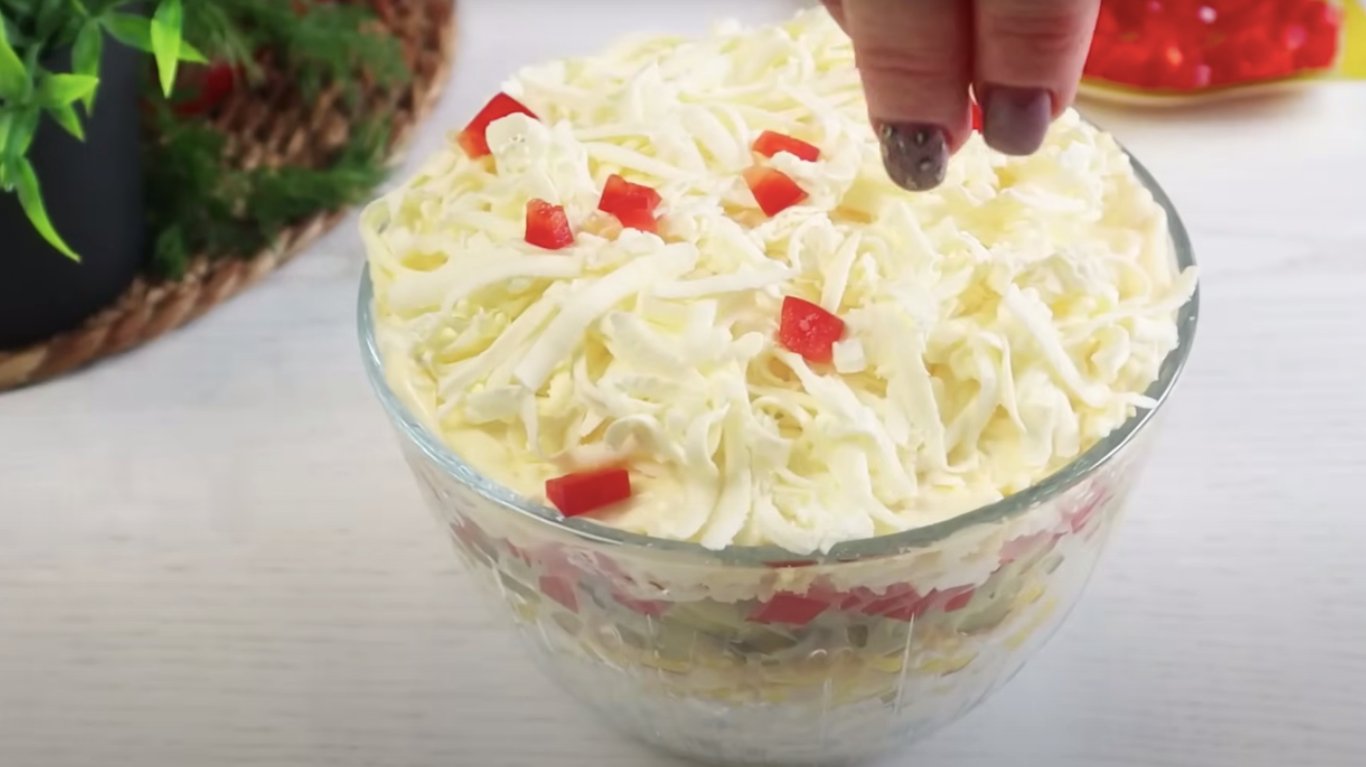 рецепт салату з куркою та маринованими огірками