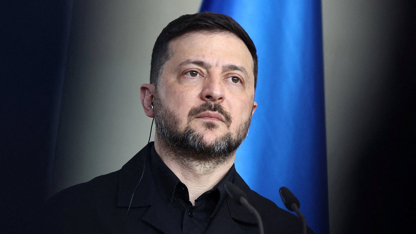 Преодолели более 1500 км: Зеленский подтвердил удары "Фламинго" по РФ