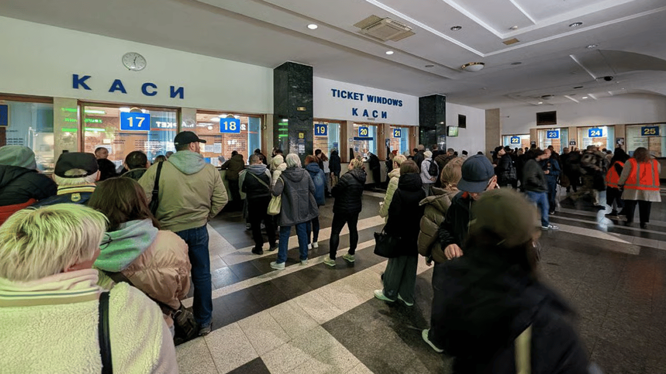 Нові правила Укрзалізниці: що змінилось для пасажирів УЗ, які подорожують у потягах преміум-сегменту
