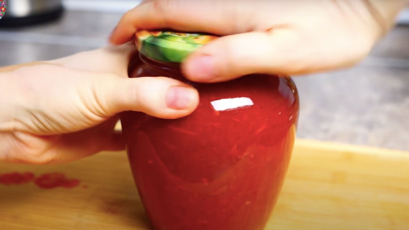 рецепт вкусной и ароматной аджики на зиму