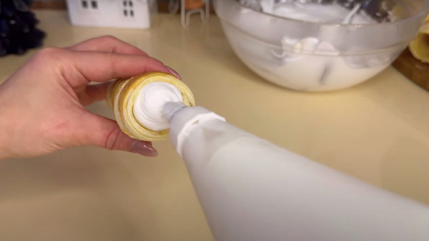 як приготувати трубочки з тіста з кремом 