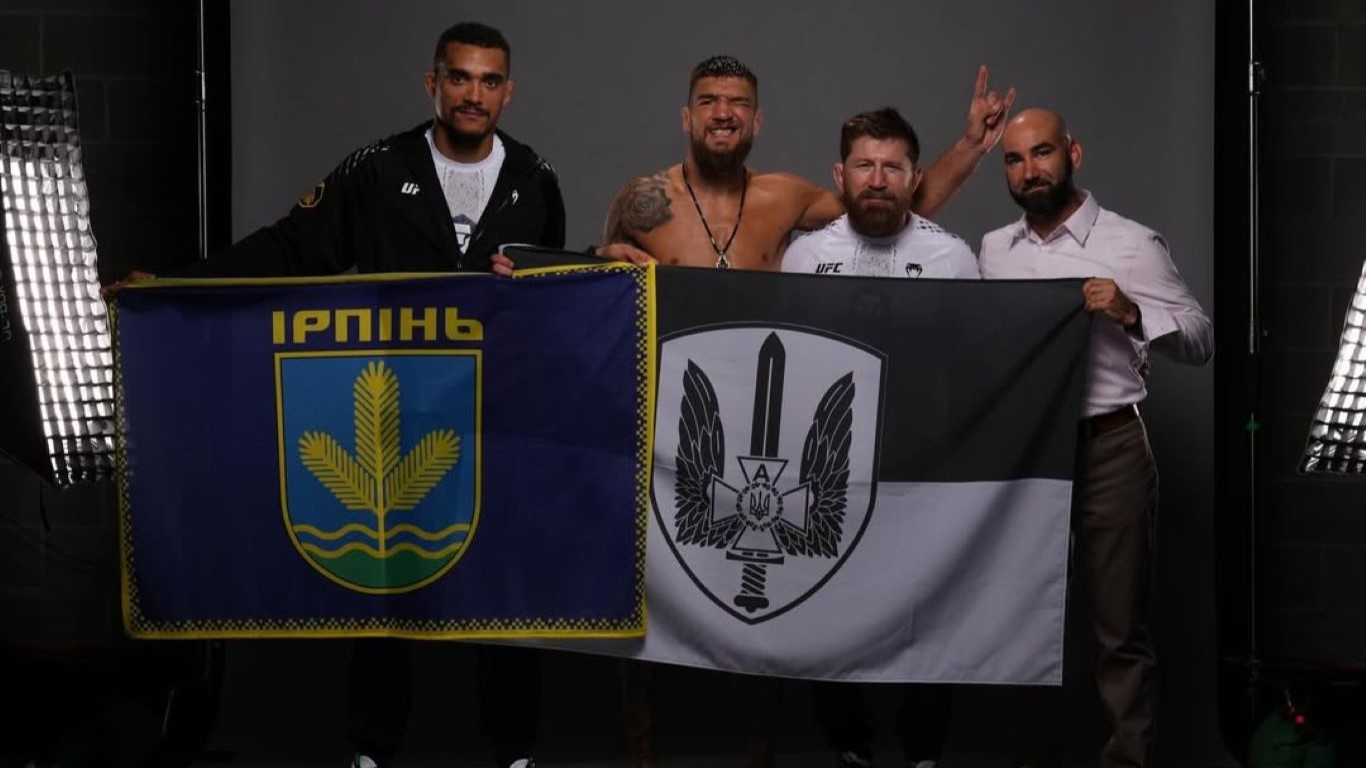 Амосов отримав бонус у 100 тисяч доларів після перемоги в UFC