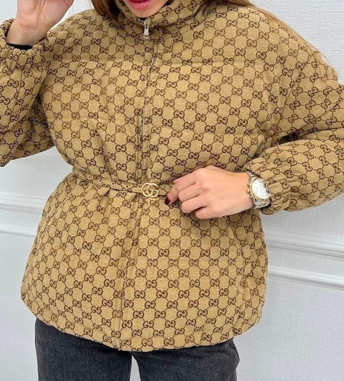 Куртки у спортивному стилі можна поєднувати з будь чим