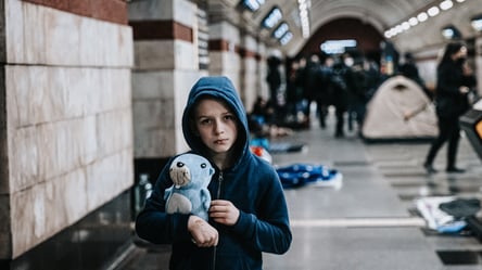 В Киеве мужчина украл у мальчика велосипед, пока тот прятался от обстрела - 290x166