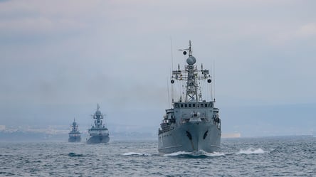 Оккупанты маневрируют в Черном море: сколько кораблей на этот момент - 285x160