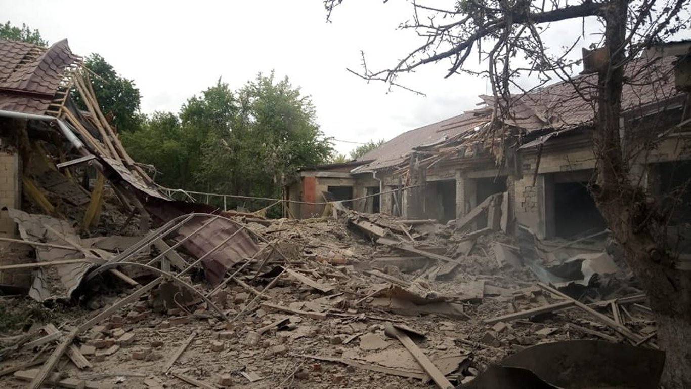 Сумская область: двое раненых, повреждены дома, церковь и пожарная часть